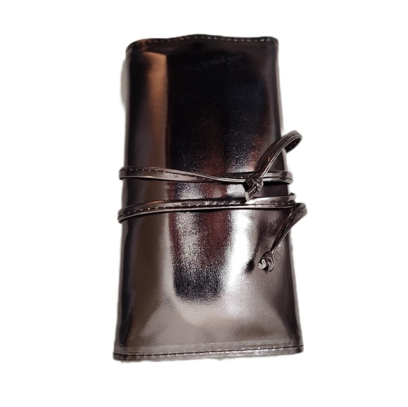 VASANTI COSMETICS Curated 4pc Face Brush Set + Brush Roll - Picture 7 of 9